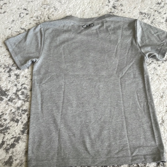 Brand new no tag under armour tee - Picture 3 of 4